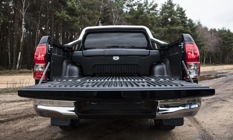 Багажник Toyota Hilux Invincible 50 Chrome Edition 2018 года  (фото 6 из 7)